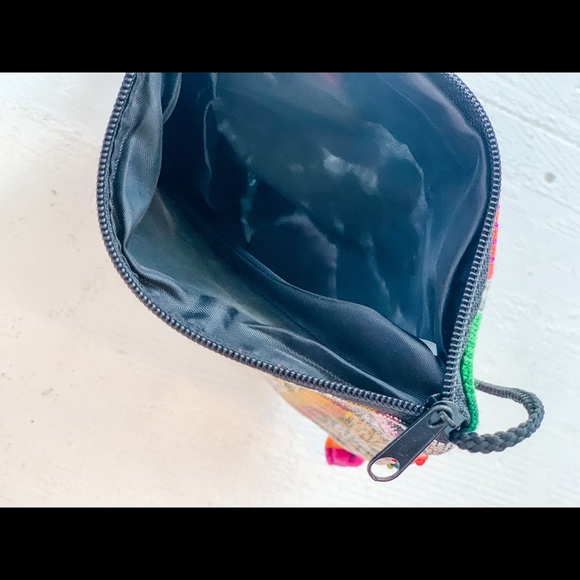 🌺 Small South American Woven Purse with Pom Tassels - Picture 4 of 4